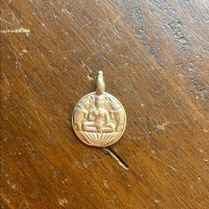 Juju Supply sterling silver. Prosperity Laxi Pendant with Intricate Design